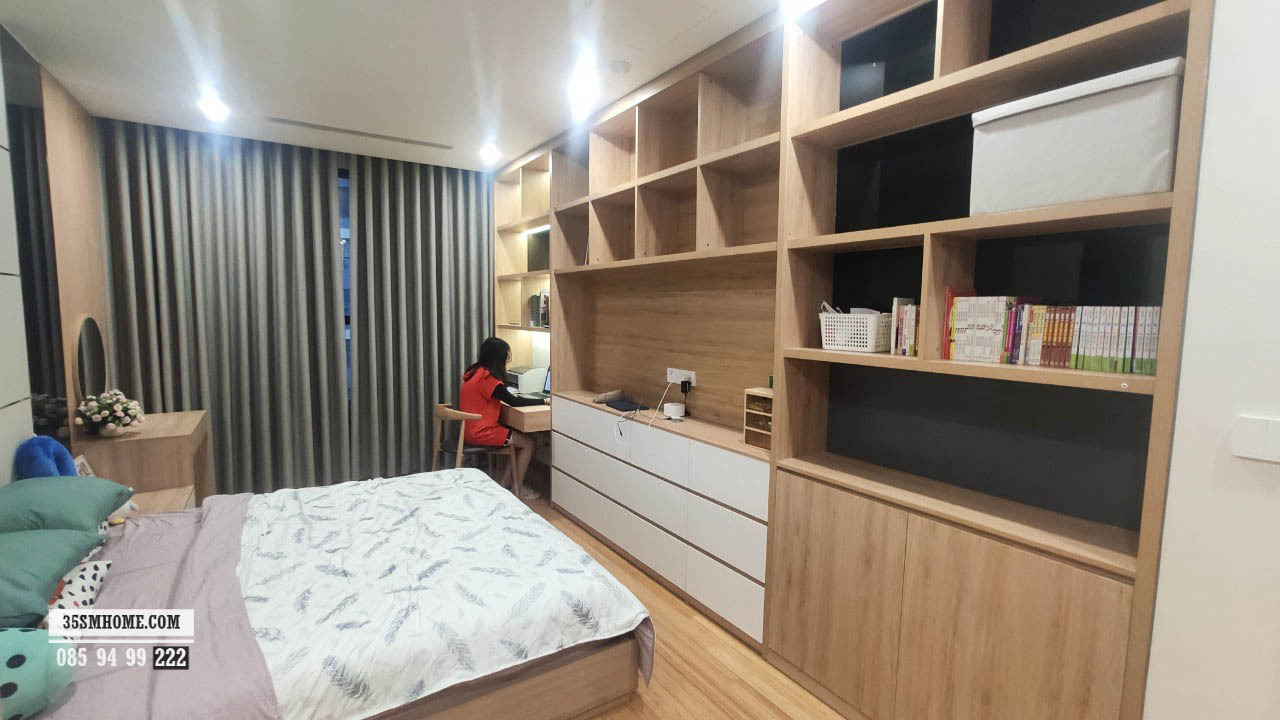 Thi công lăp đặt hoàn thiện nội thất phòng ngủ Master KH A Sơn tại Bích Đào TP NB. Bao gồm các sản phẩm : Giường ngủ master vân gỗ an cường, Hệ tủ trang trí, tủ để túi xách, hệ bàn học và kệ sách treo