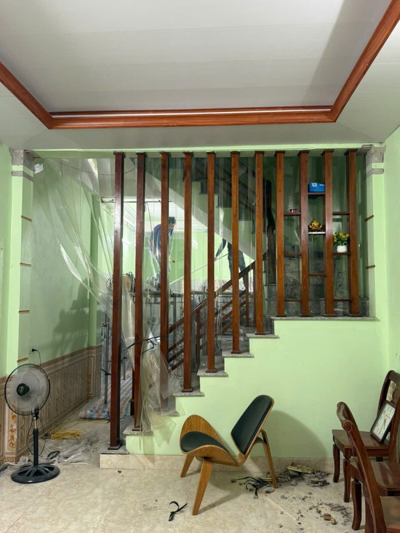 Phòng khách nhà phố trước khi cải tạo