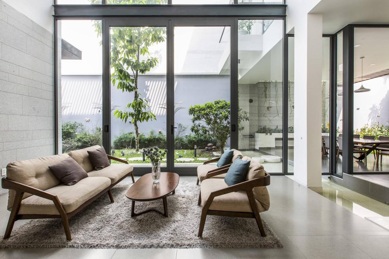 Thiết kế cửa kính lấy sáng cho nhà ống