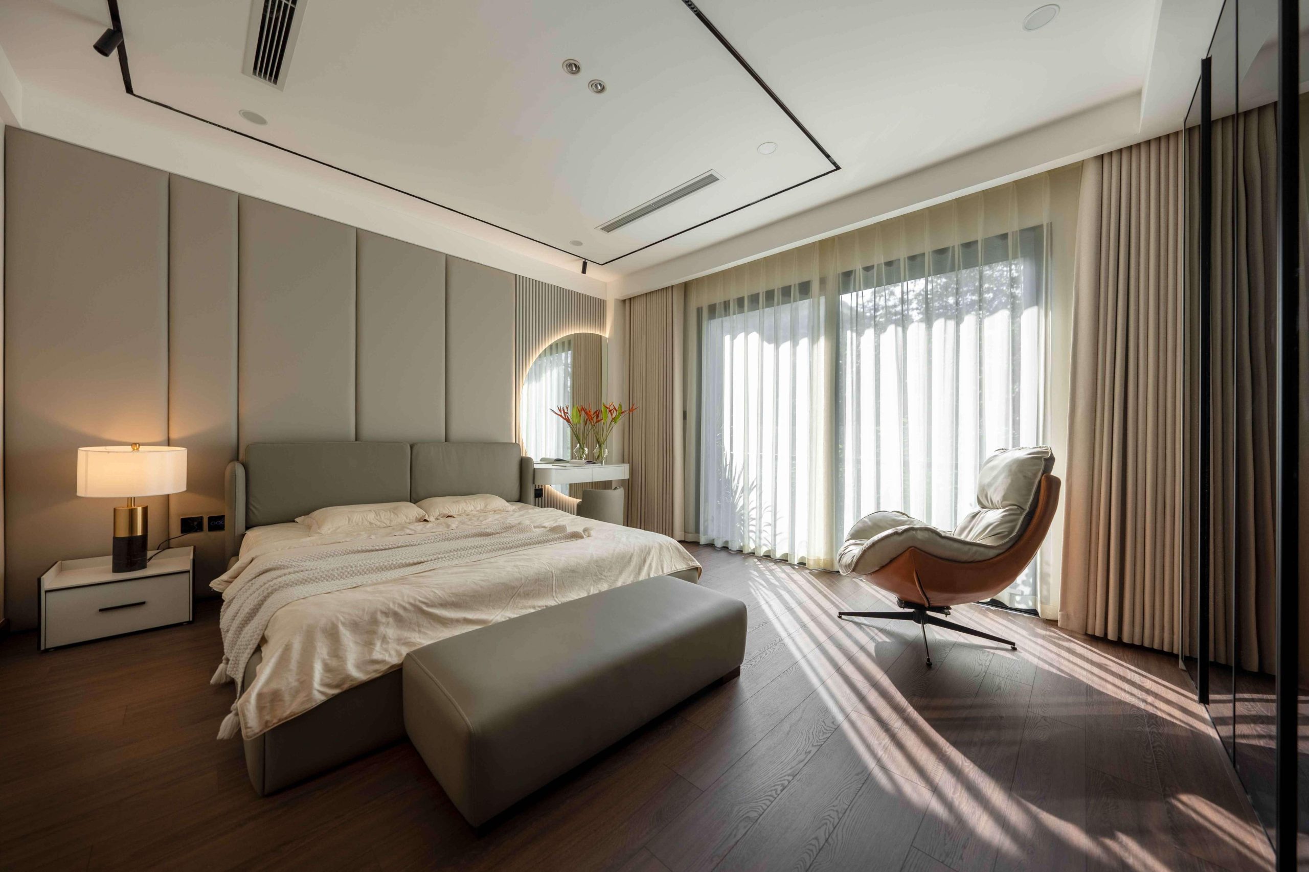 thiết kế phòng ngủ tầng 2 cho bố mẹ và con cái